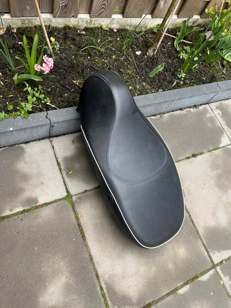 Vespa zadel, Fietsen en Brommers, Brommeronderdelen | Scooters, Ophalen of Verzenden, Zadel, Vespa