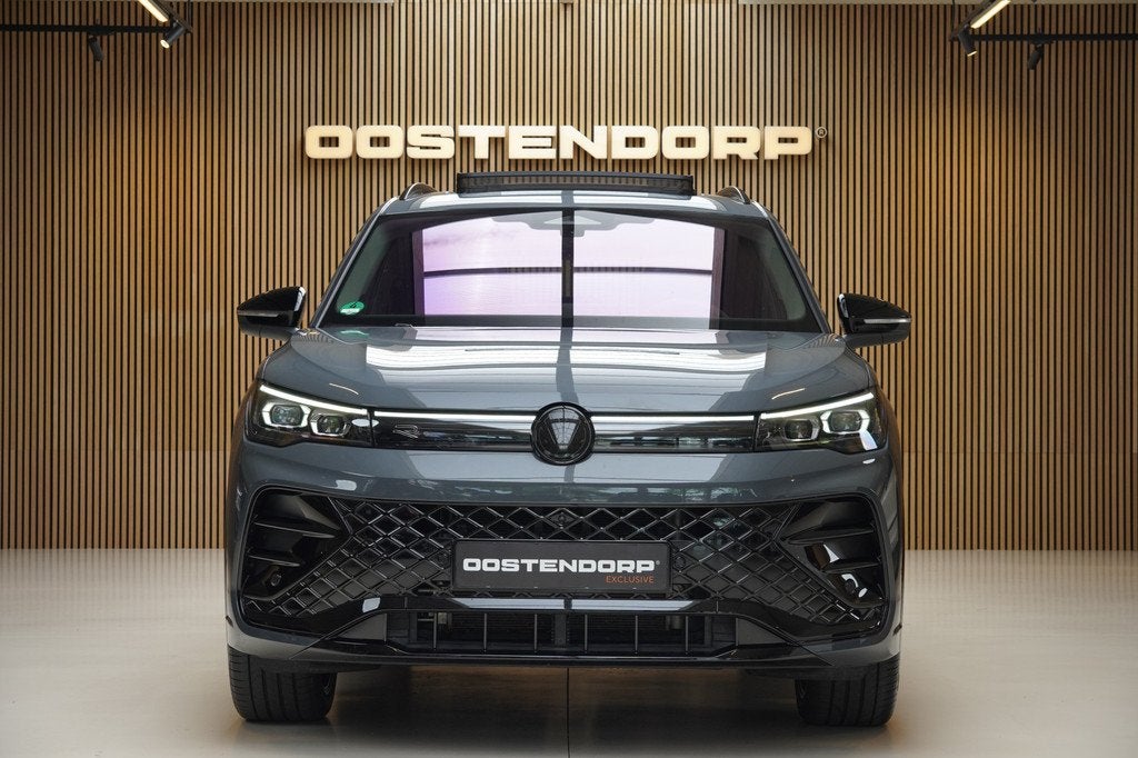 Volkswagen Tiguan 1.5/272pk eHybrid R-Line Blackstyle|2024|P, Zwart, 4 cilinders, 2000 kg, Leder