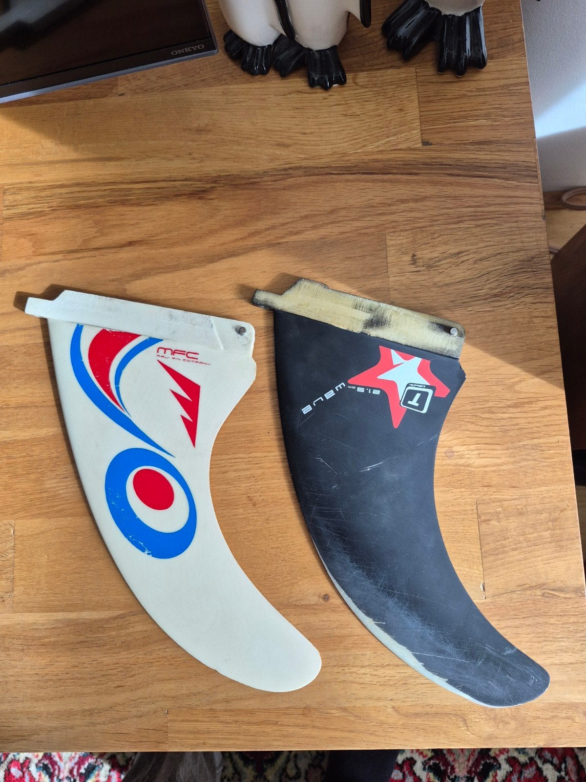 Twee windsurf vinnen: Tabou 21.5cm en MFC 22cm, Ophalen of Verzenden, Gebruikt, Vin
