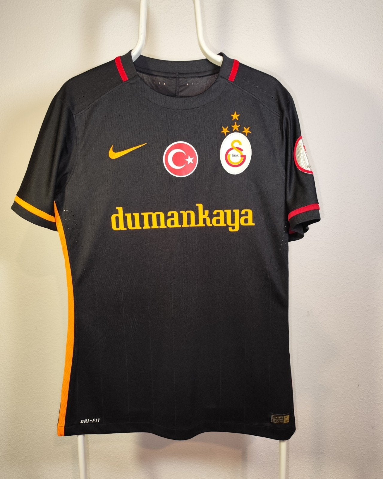 Galatasaray Sneijder Matchworn, Verzamelen, Sportartikelen en Voetbal, Ophalen of Verzenden, Zo goed als nieuw, Shirt