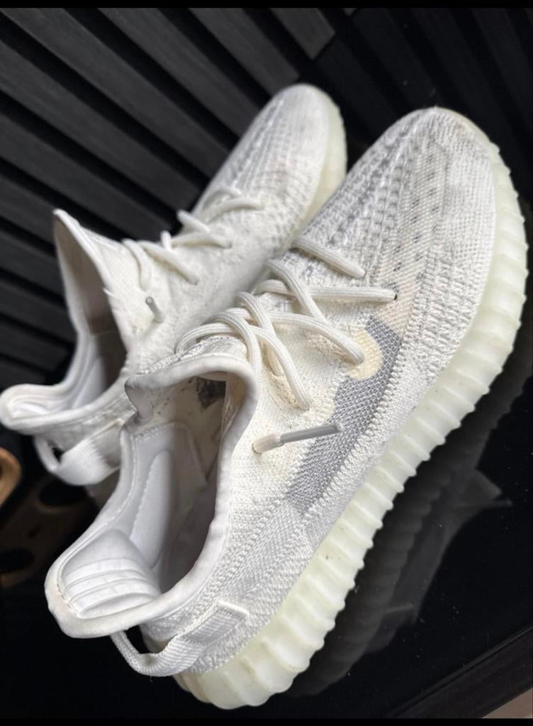 Yeezy sneakers, Kleding | Dames, Schoenen, Ophalen of Verzenden, Zo goed als nieuw, Wit, Sneakers of Gympen