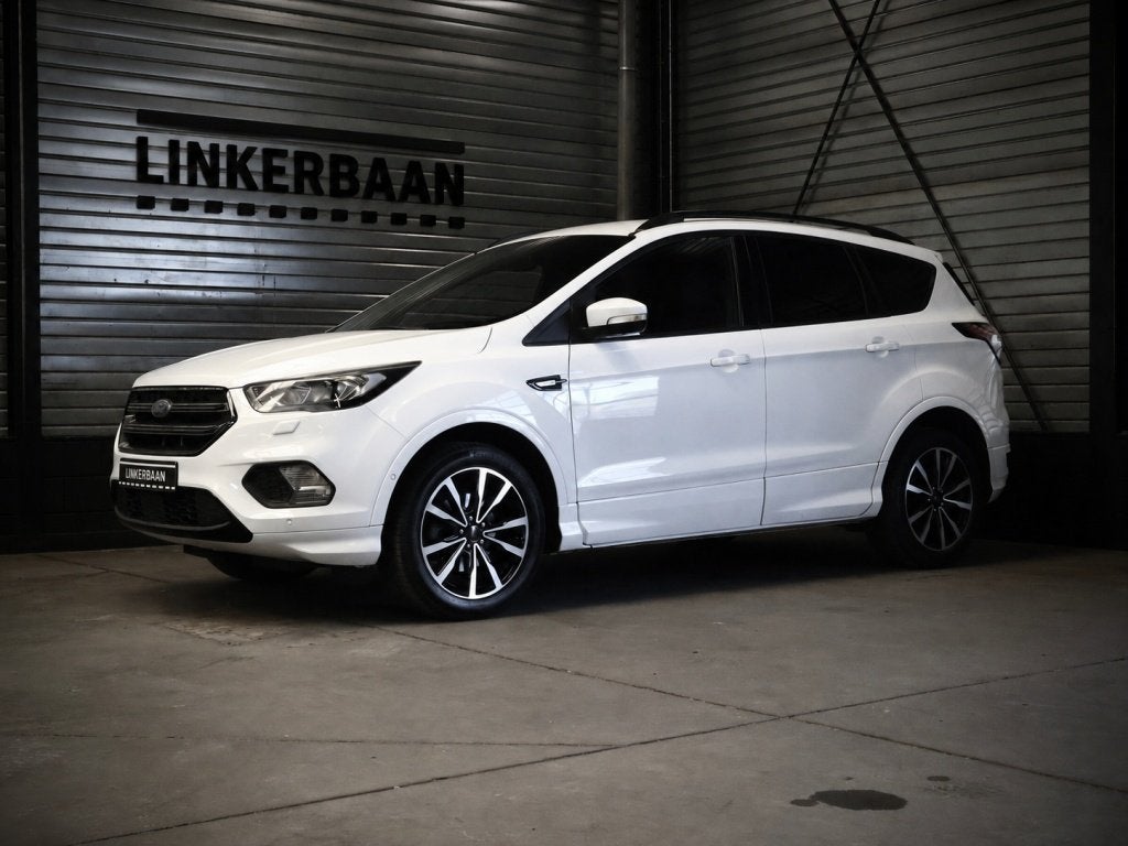 Ford Kuga 1.5 EcoB. ST Line | Carplay | Trekhaak | DAB | Stu, 1479 kg, 4 cilinders, Wit, Bedrijf