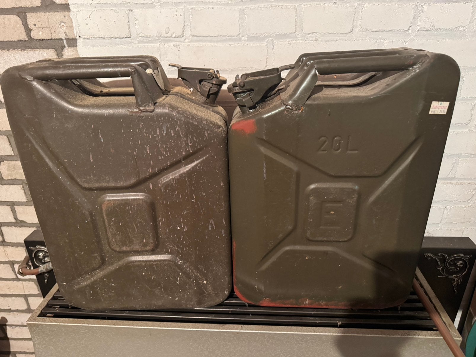 Twee jerrycans ijzer 20 liter, Ophalen of Verzenden