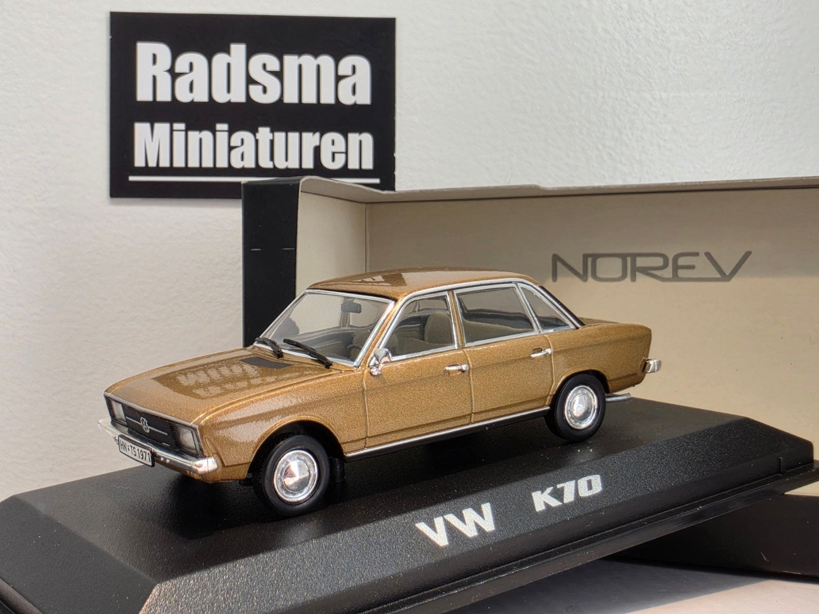 Volkswagen K70 - Bruin - 1:43 Norev, Auto, Norev, Ophalen of Verzenden, Zo goed als nieuw