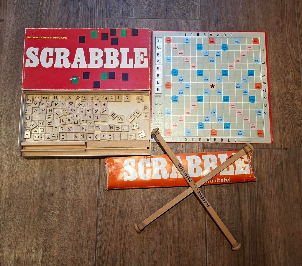 Scrabble met houten stenen en draaitafel compleet, Ophalen of Verzenden, Zo goed als nieuw