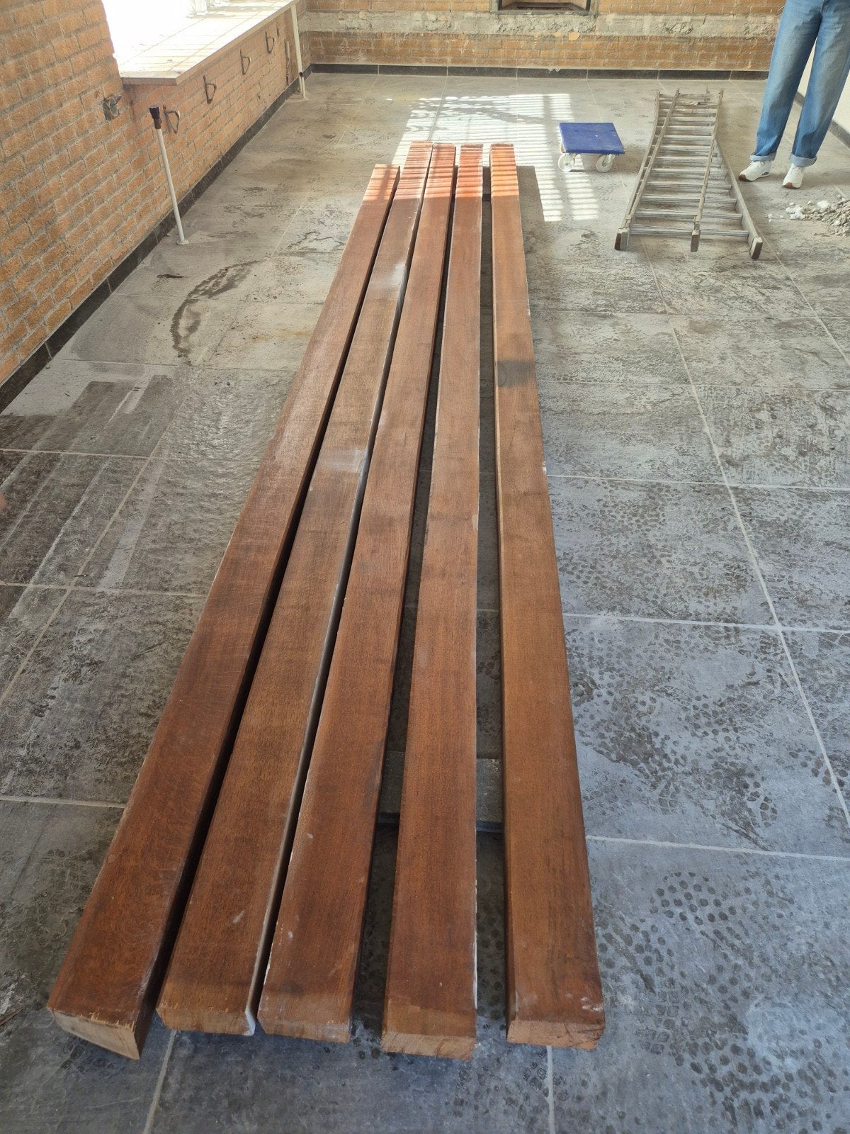 5 hardhouten (eiken) balken - 440 cm en 485 cm lang, Doe-het-zelf en Verbouw, Hout en Planken, Ophalen, Eiken, Zo goed als nieuw