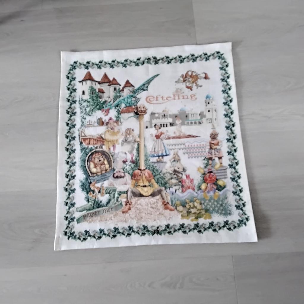 GEBORDUURD WANDKLEED EFTELING, Ophalen, Button of Speldje