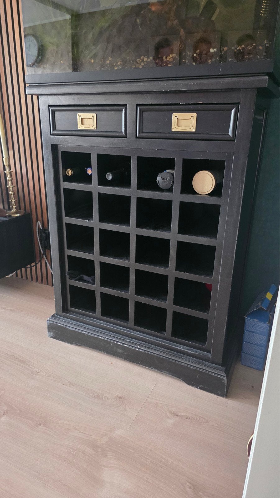 Vintage Authentieke Wijnkast Zwart met Gouden Handvaten, Ophalen, Gebruikt, 15 tot 25 flessen, 75 – 100