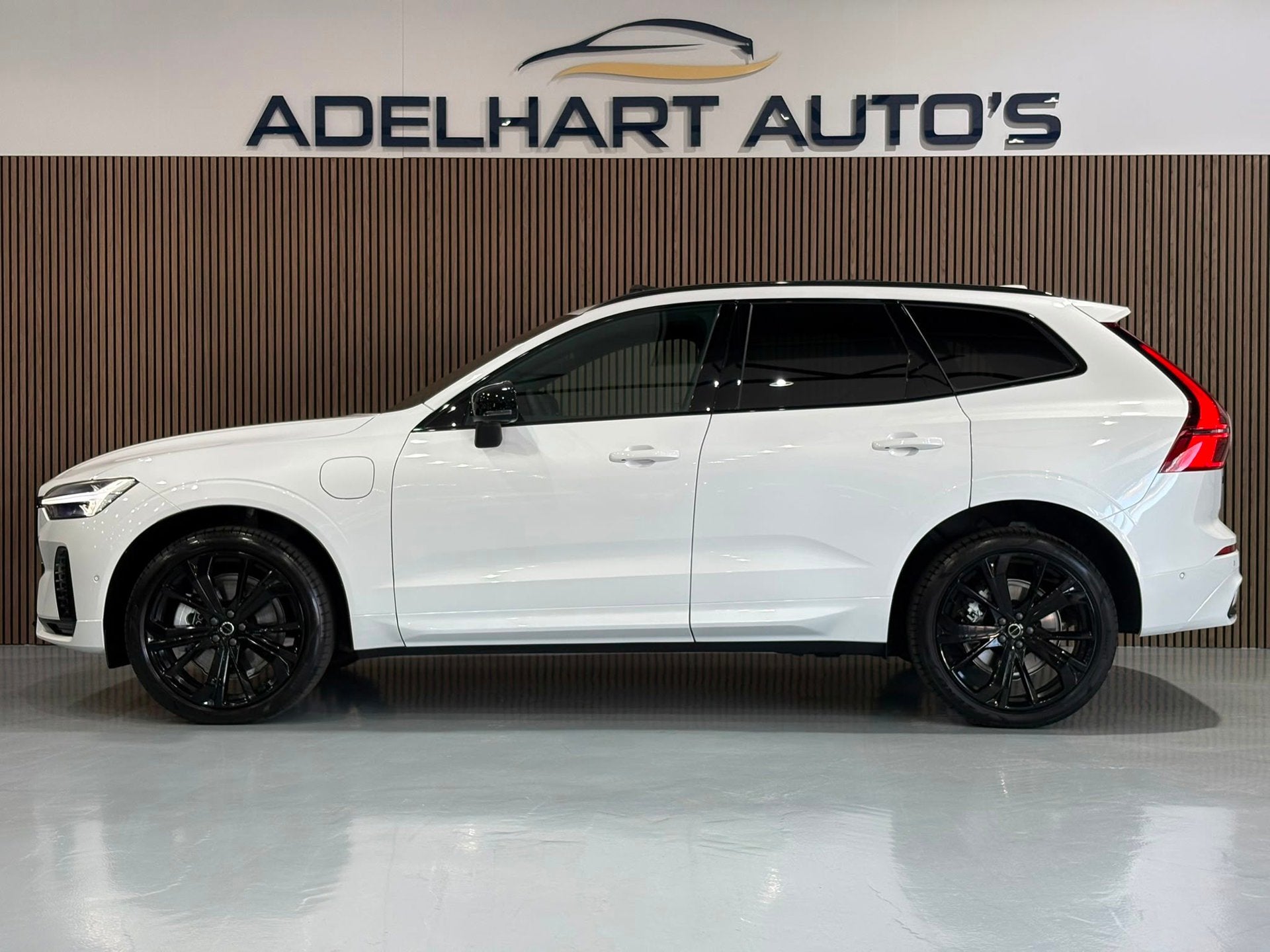 Volvo XC60 2.0 T8 Plug-in hybrid AWD Ultra Black Edition 455, Auto's, Automaat, Adaptive Cruise Control, Zwart, 4 cilinders