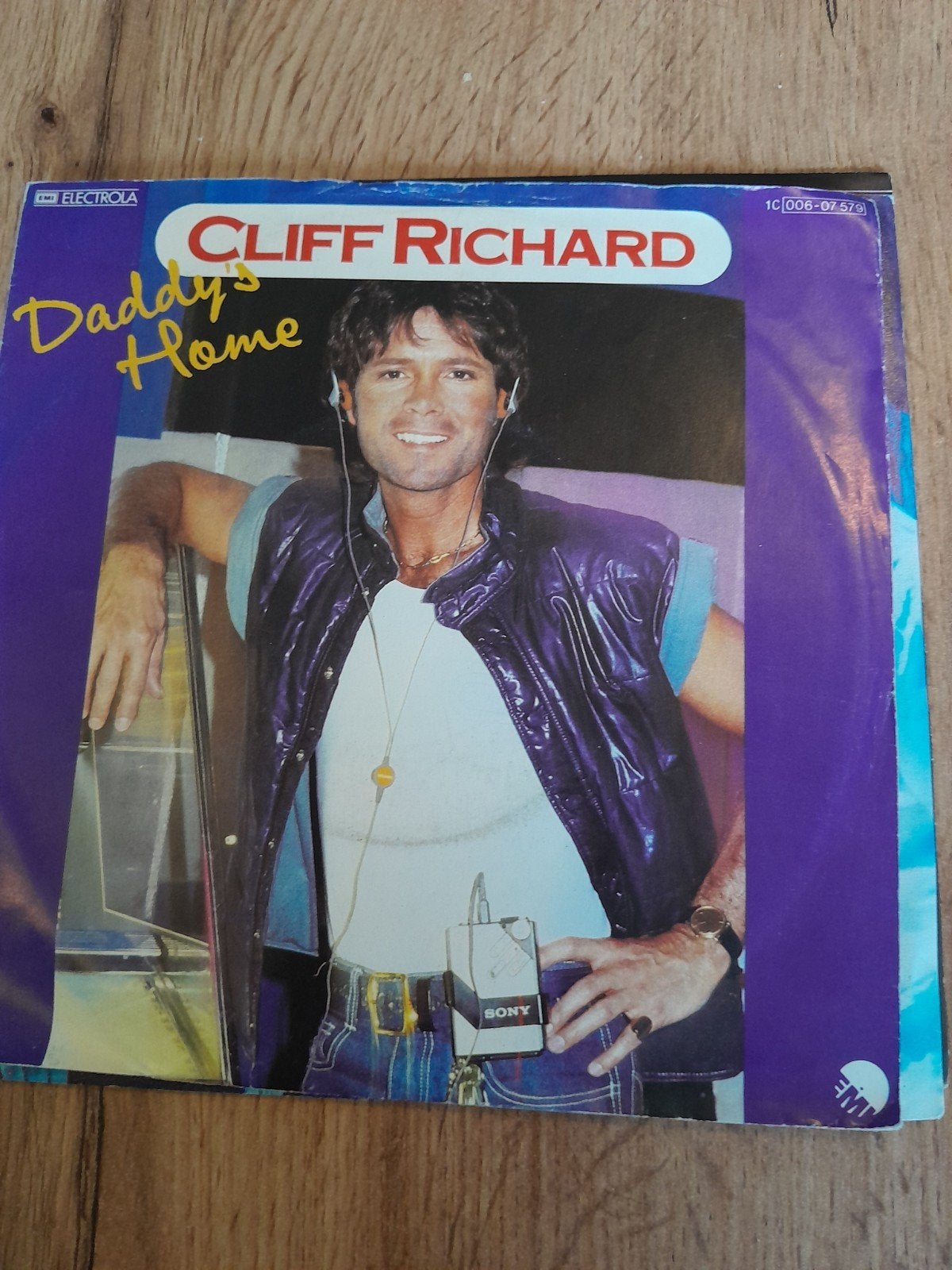 cliff richard 7inch daddy home, Ophalen of Verzenden, Zo goed als nieuw, Pop