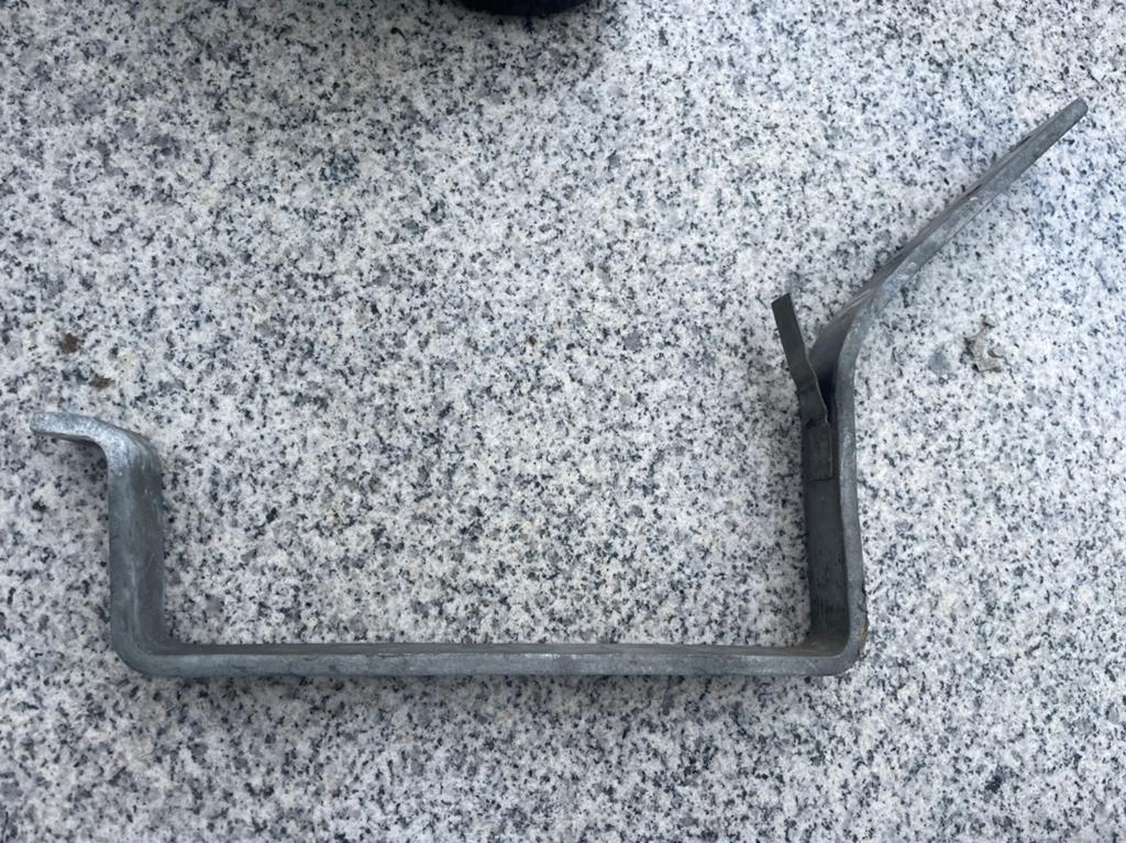 Zinken goot beugels 14 stuks, Ophalen, Overige materialen, Gebruikt, 20 tot 40 mm