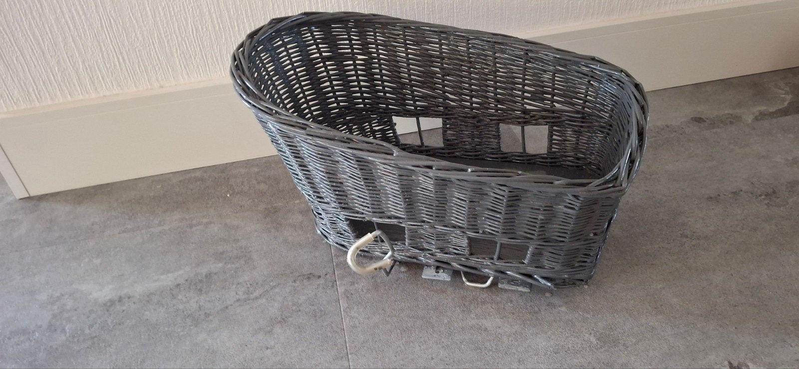 Honden fietsmand Basil M - Grijs hondenfietsmand, Basil, Ophalen, Zo goed als nieuw