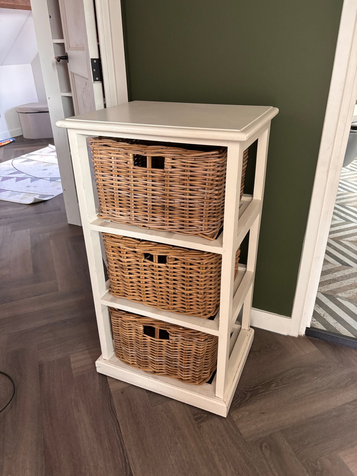 Gratis! Houten kastje met rieten manden, Ophalen, Gebruikt