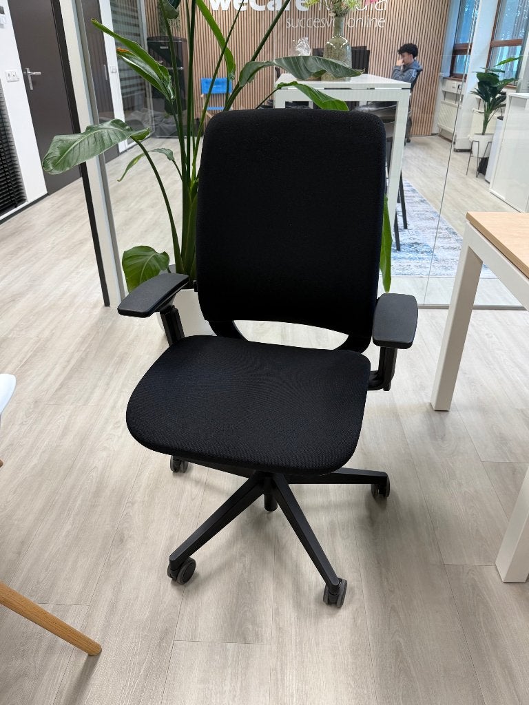 Steelcase Amia uit 2025 | Nieuwprijs €1.089