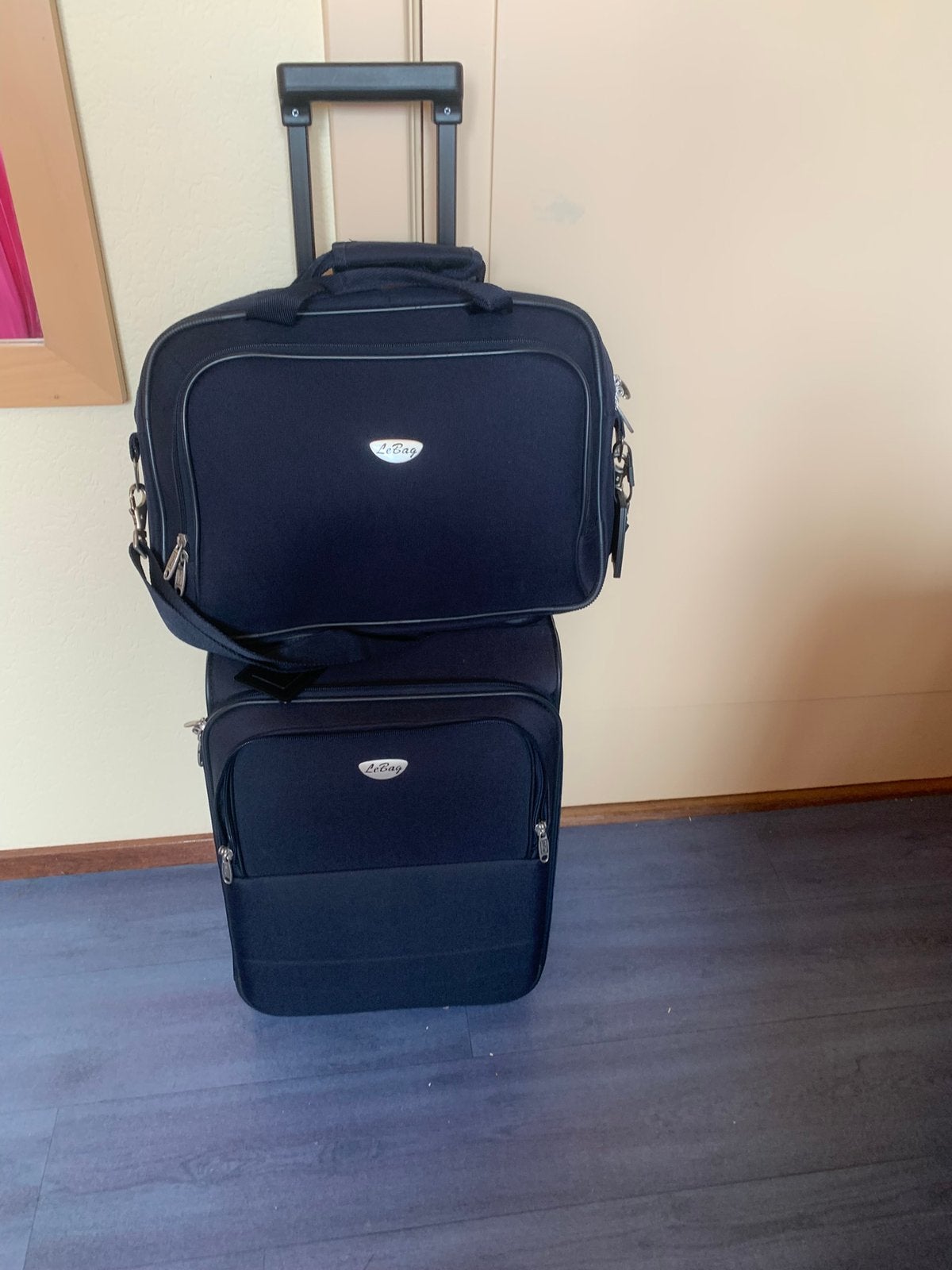 Donkerblauwe trolley met bijpassende documenten/laptop tas, Minder dan 50 cm, Ophalen of Verzenden, Zo goed als nieuw, Minder dan 35 cm