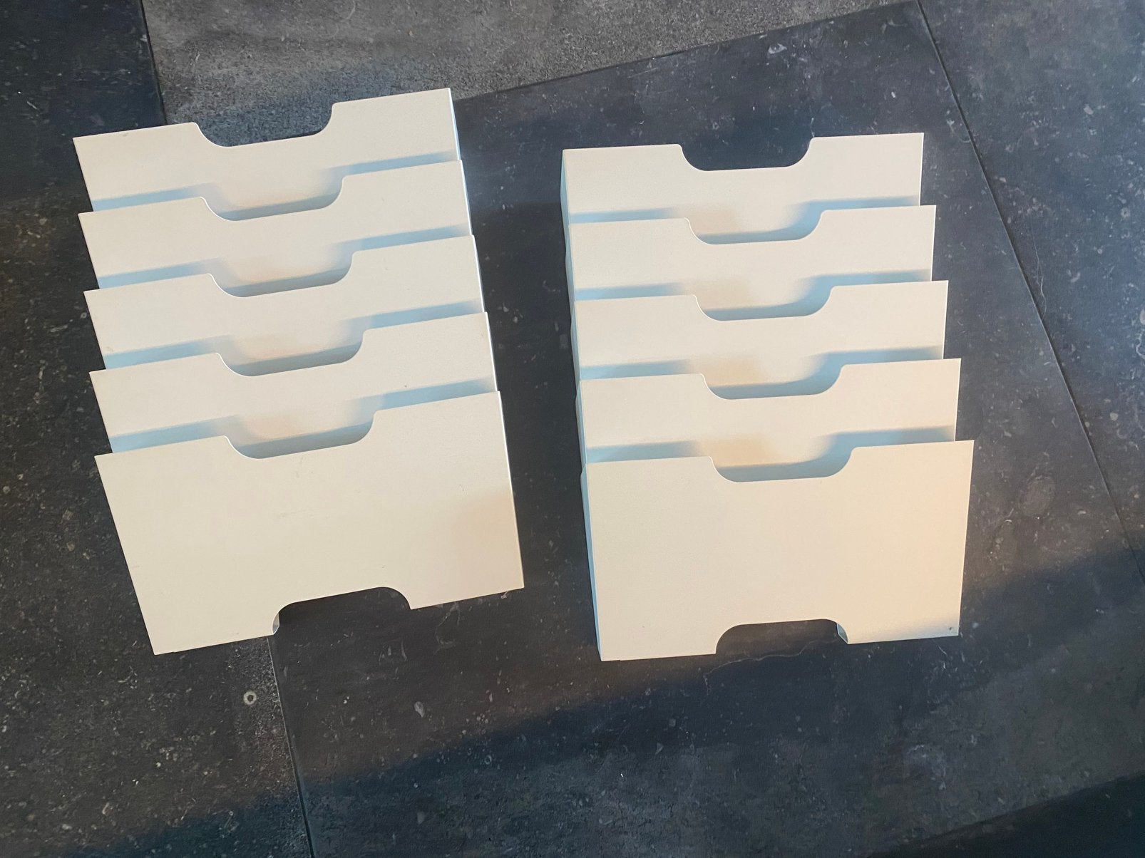 Ikea Kvissle 2 x tijdschriftenrek krantenwandrek wit, Gebruikt, Metaal, Ophalen of Verzenden, Overige typen