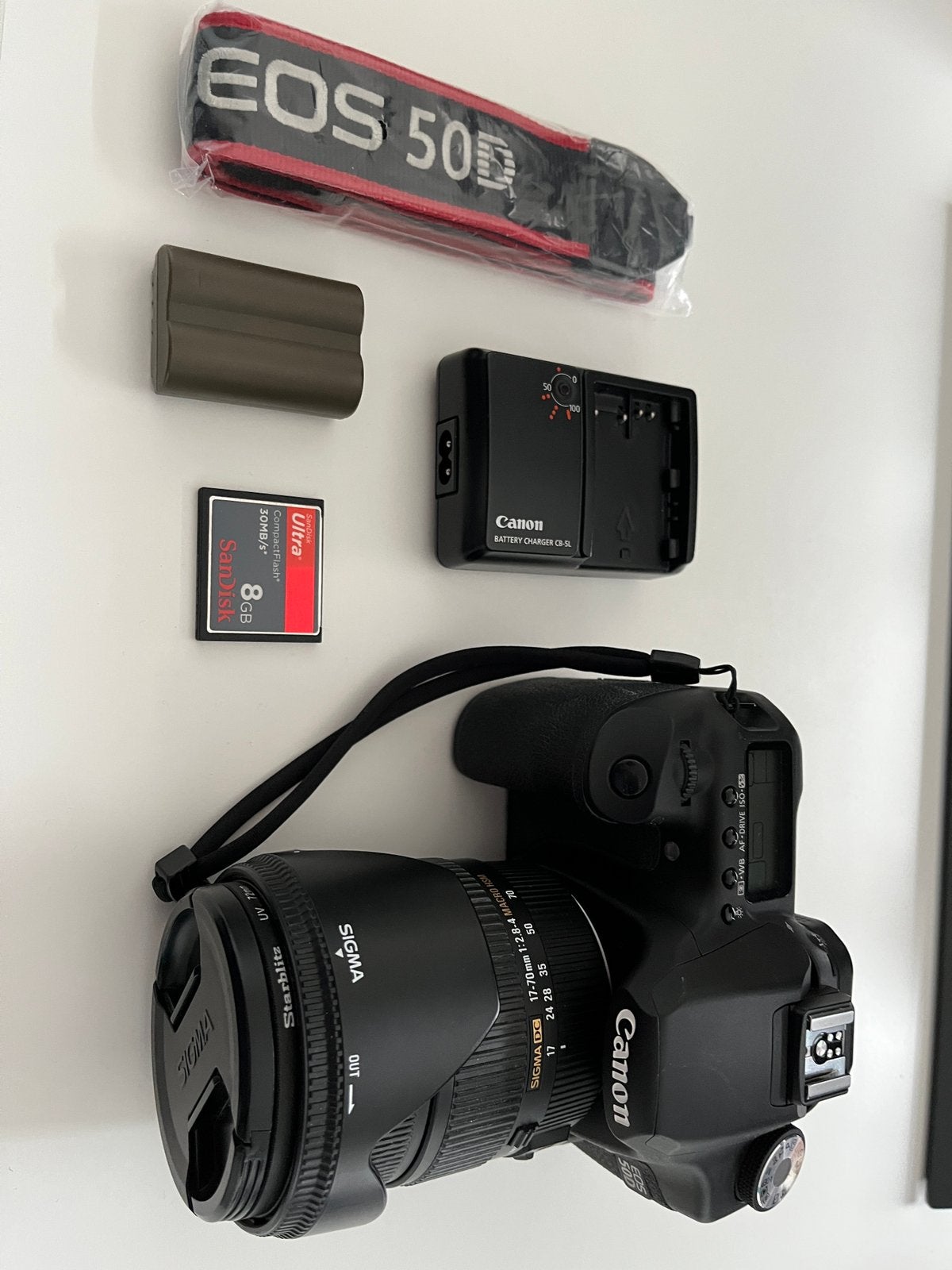 Canon EOS 50D met tas en Sigma 17-70 Macro lens
