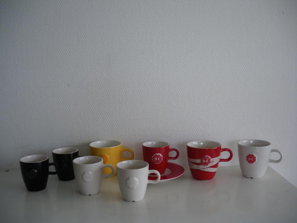 Douwe Egberts Royal Raja GEKLEURD servies, Huis en Inrichting, Keuken | Servies, Ophalen of Verzenden, Zo goed als nieuw, Aardewerk