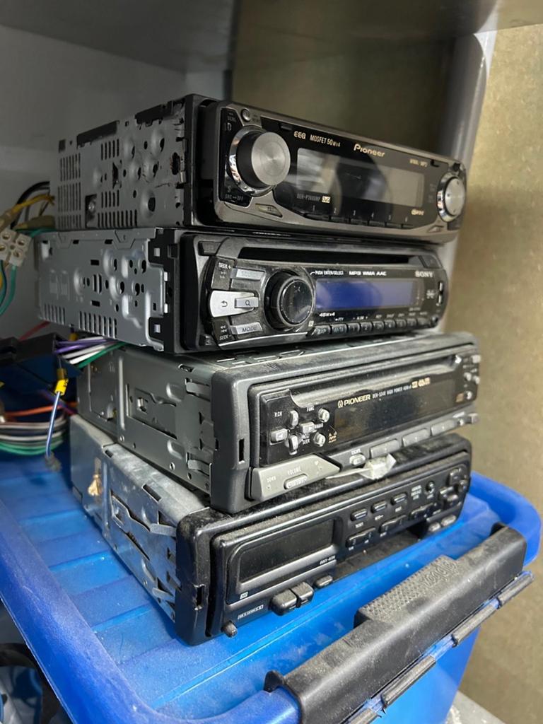 Partij Autoradio's: Pioneer en Sony, Ophalen, Gebruikt