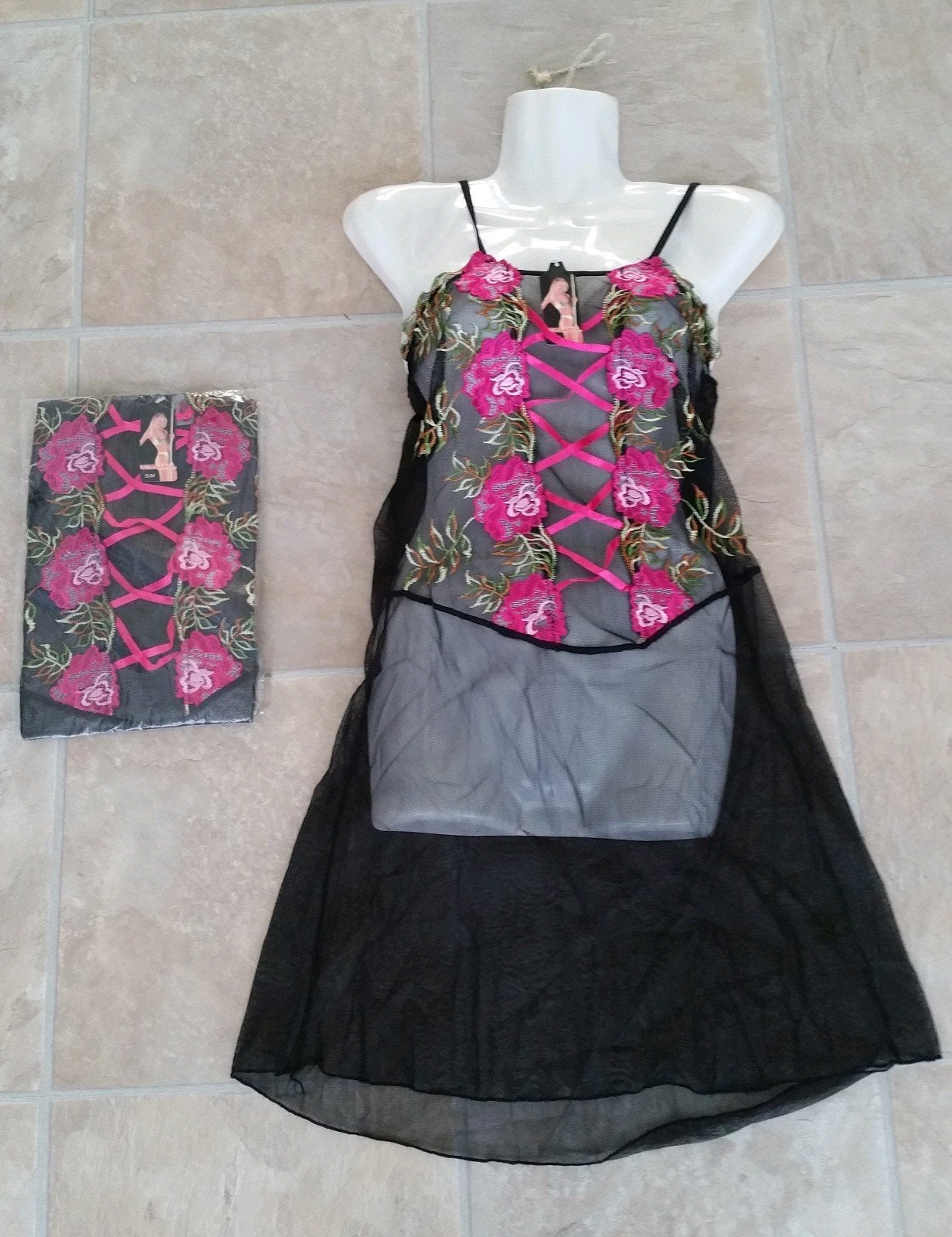Zwart doorschijnend nachthemd met roze bloemen S/M, SCHNABEL, Ophalen of Verzenden, Zwart, Nachtkleding
