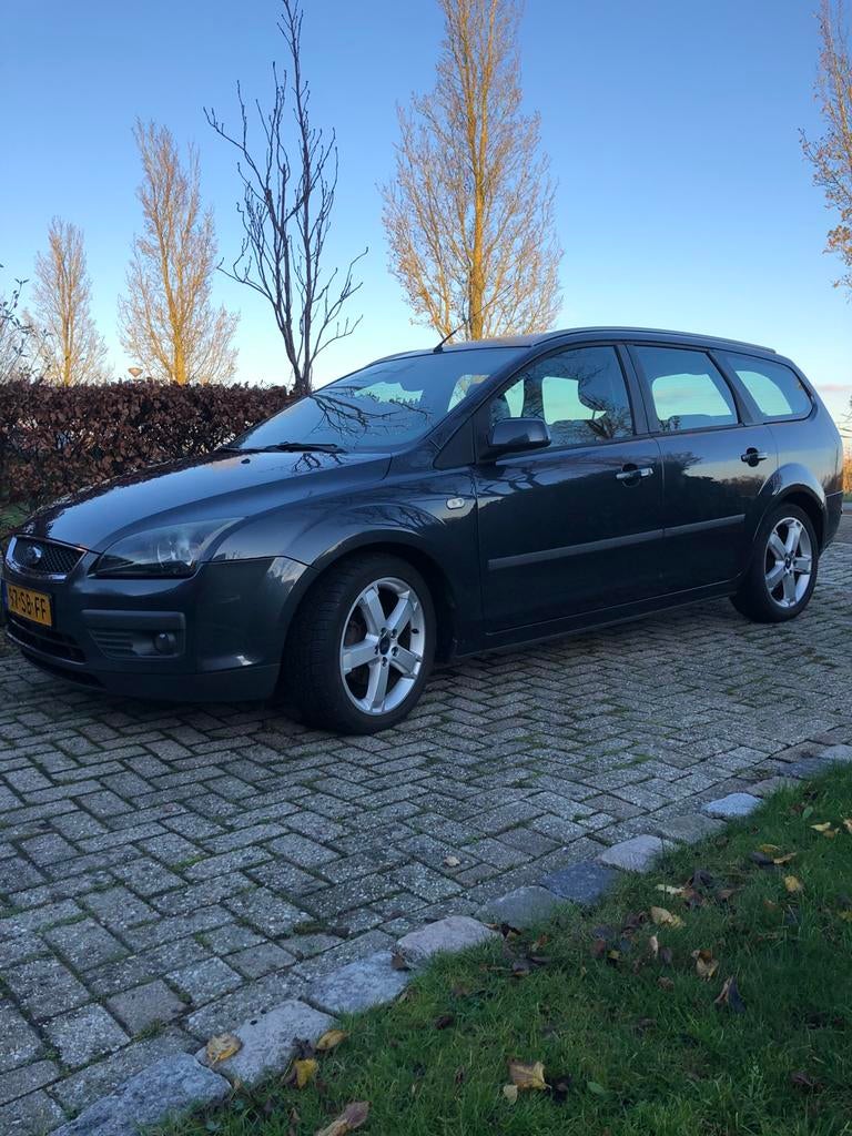 Ford Focus 1.6 74KW Wagon 2005 Grijs, Auto's, 1596 cc, 15 km/l, 4 cilinders, 635 kg