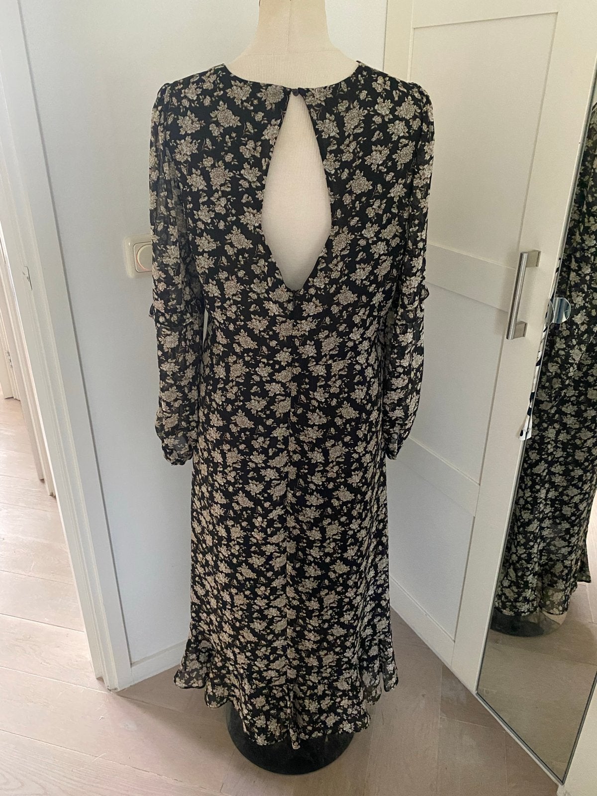 Zara bloemenjurk zwart met beige bloemen maat XL, Zwart, Maat 46/48 (XL) of groter, Ophalen of Verzenden, Zo goed als nieuw