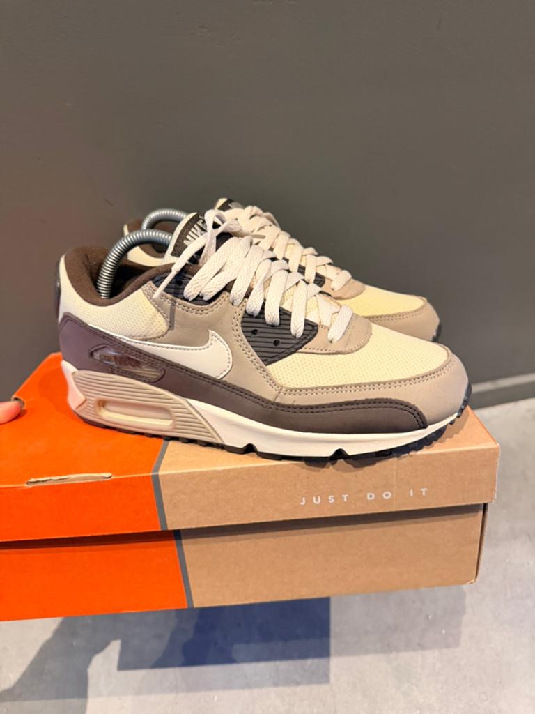 Nike air max 90 2002 NEEDS SOLESWAP, Kleding | Heren, Schoenen, Bruin, Ophalen of Verzenden, Sneakers of Gympen, Zo goed als nieuw
