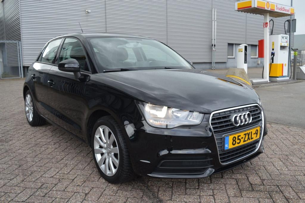 Audi A1 Sportback 1.2 TFSI Connect bj13 navi airco elec pak, Voorwielaandrijving, Euro 5, Zwart, 4 cilinders