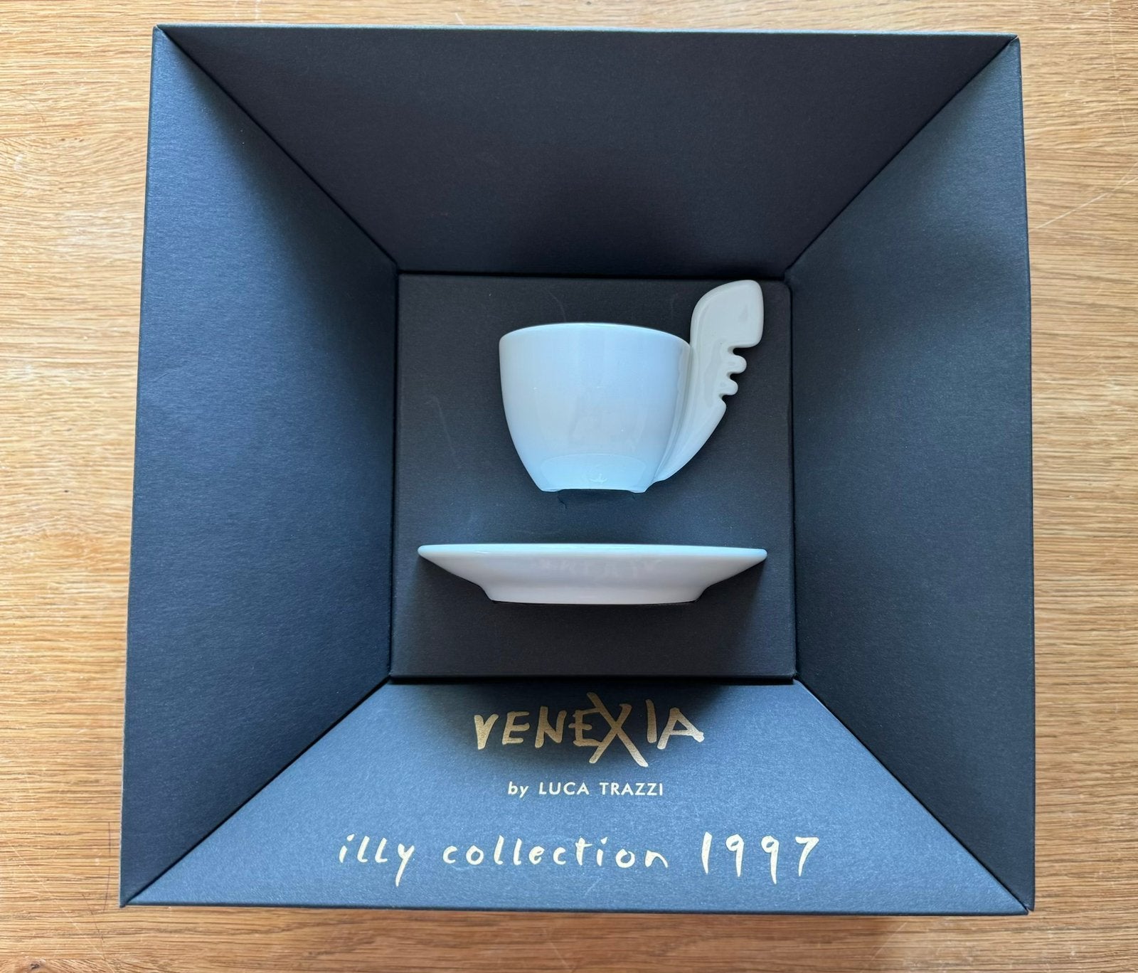 Illy collection cups, Ophalen of Verzenden, Zo goed als nieuw, Porselein, Kop en/of schotel