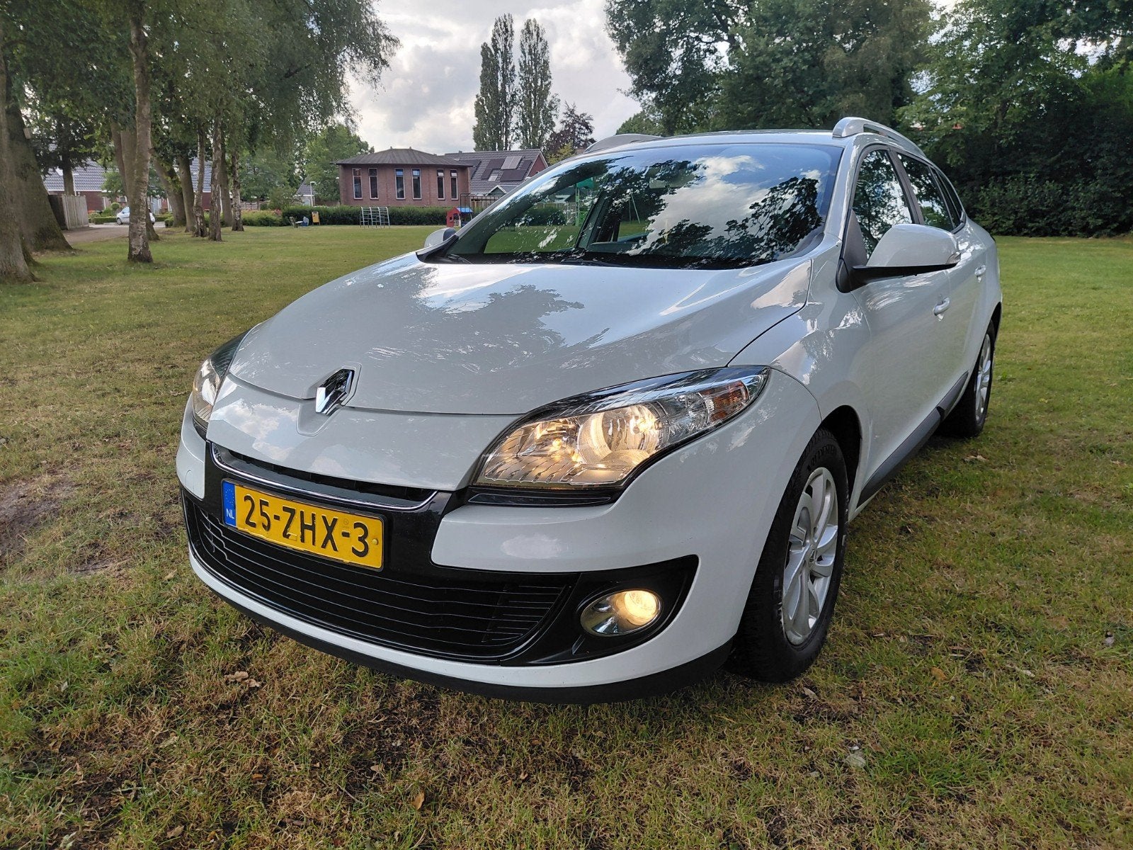 Renault Mégane 1.5 DCI 81KW Estate 2012 Wit, Voorwielaandrijving, Stof, Zwart, 4 cilinders