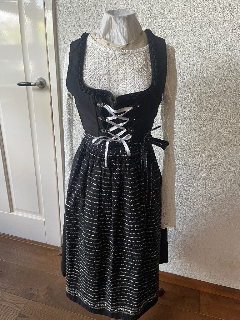 Zwarte Dirndl met losse schort en blouse maat 38/40, Kleding | Dames, Maat 38/40 (M), Ophalen of Verzenden, Overige thema's, Kleding