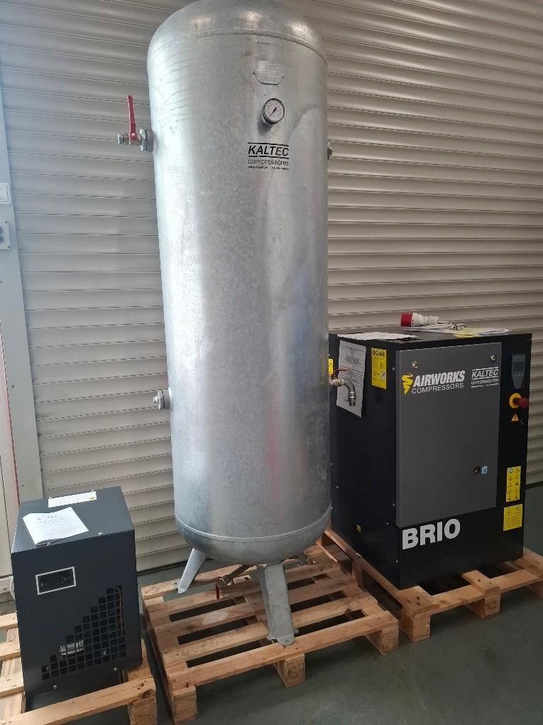 5,5kW schroefcompressor met 500ltr ketel en droger NIEUW