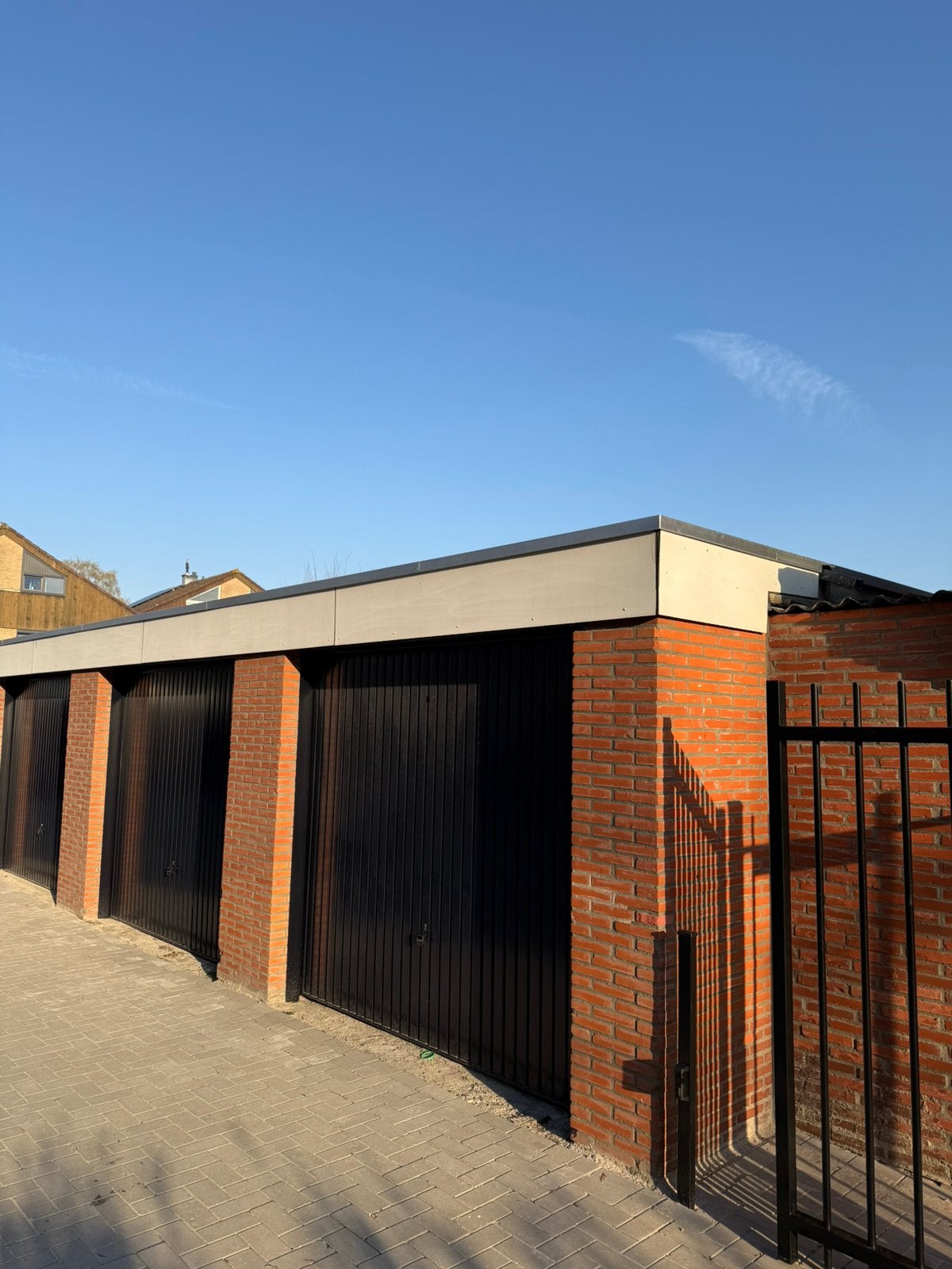 Te huur Gerenoveerde garagebox opslagbox Mastbosstraat Breda