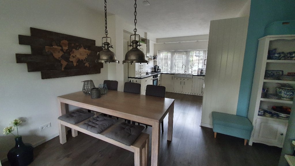 Moderne eikenhouten eettafel met eetbankje van WOOOD, Huis en Inrichting, Tafels | Eettafels, Ophalen, Gebruikt, Eikenhout, 200 cm of meer