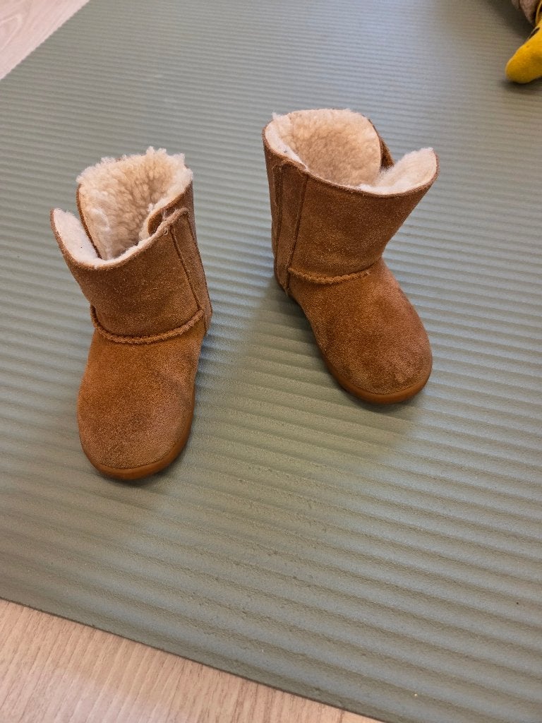 Leren gevoerde laarsjes met klittenband - Maat 22, Ophalen, Gebruikt, UGG, Jongetje of Meisje