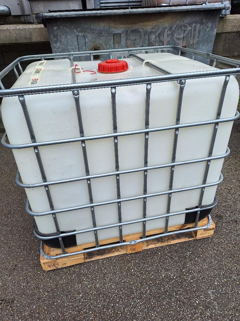 IBC 1000 liter vat, Tuin en Terras, Regentonnen, 150 liter of meer, Ophalen, Zo goed als nieuw, Met kraantje