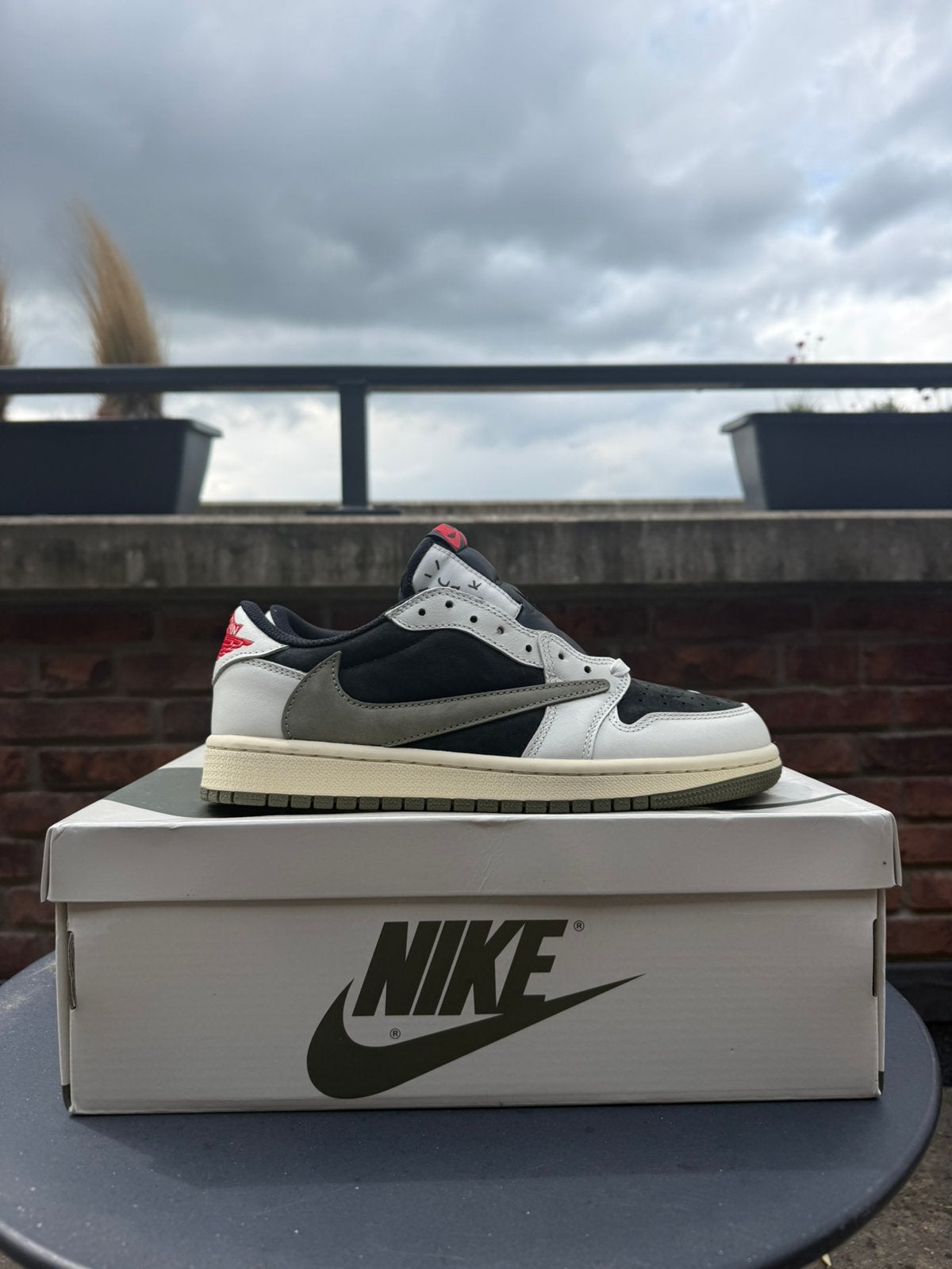 Travis Scott Air Jordan Low 'Olive', Ophalen of Verzenden, Zo goed als nieuw, Overige kleuren, Overige typen
