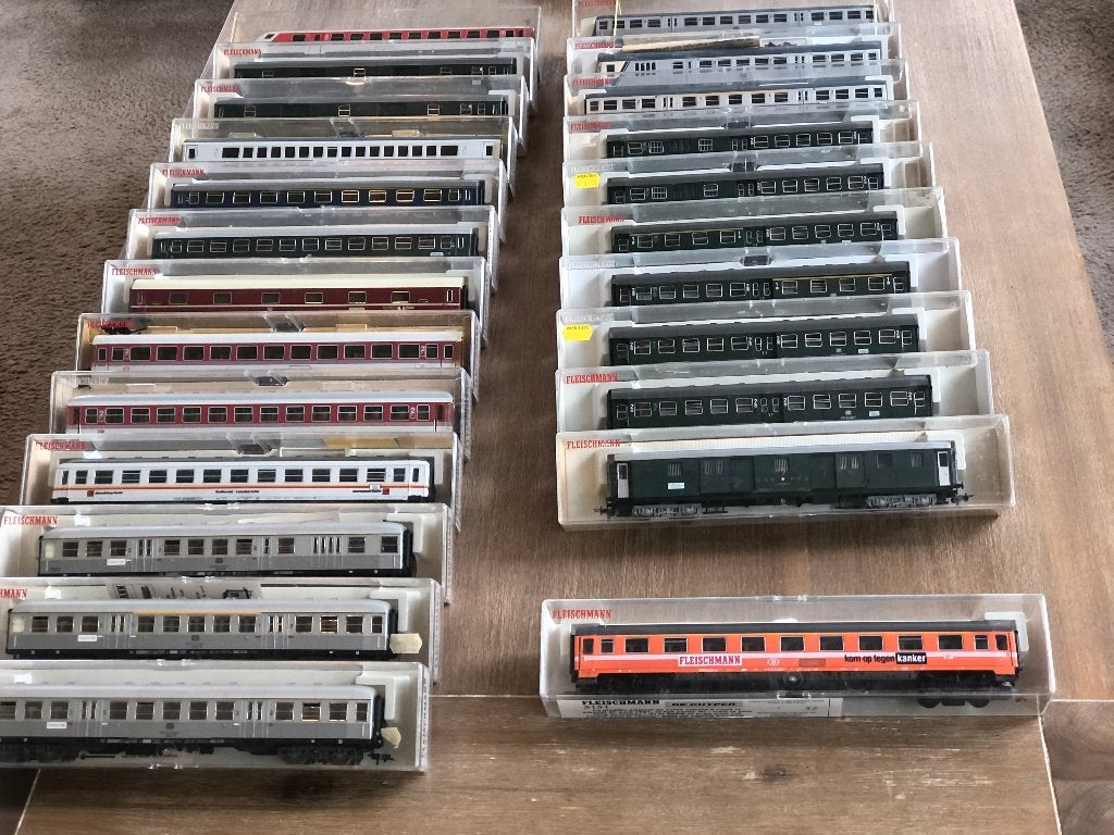 FLEISCHMANN  nieuwe  DIVERSE RIJTUIGEN.     (323)  A., Gelijkstroom, Fleischmann, Ophalen of Verzenden, Nieuw