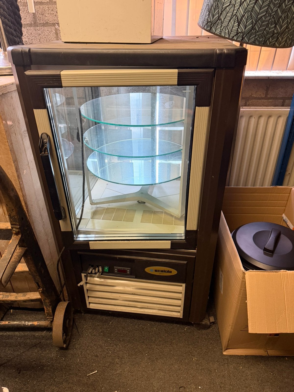 Scaiola gebaksvitrine, Ophalen, Zo goed als nieuw
