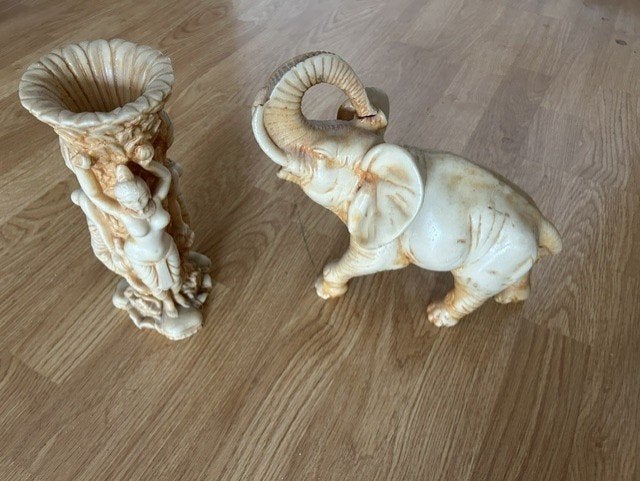 Afhalen: beelden olifant en (sier)vaas +/- 23 cm hoog, Ophalen