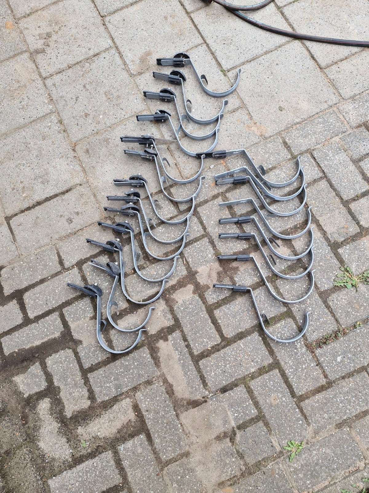 13 complete dakgoot beugels en 8 beugels zonder bevestiging, Ophalen, Zink, 80 mm of meer, Dakgoot