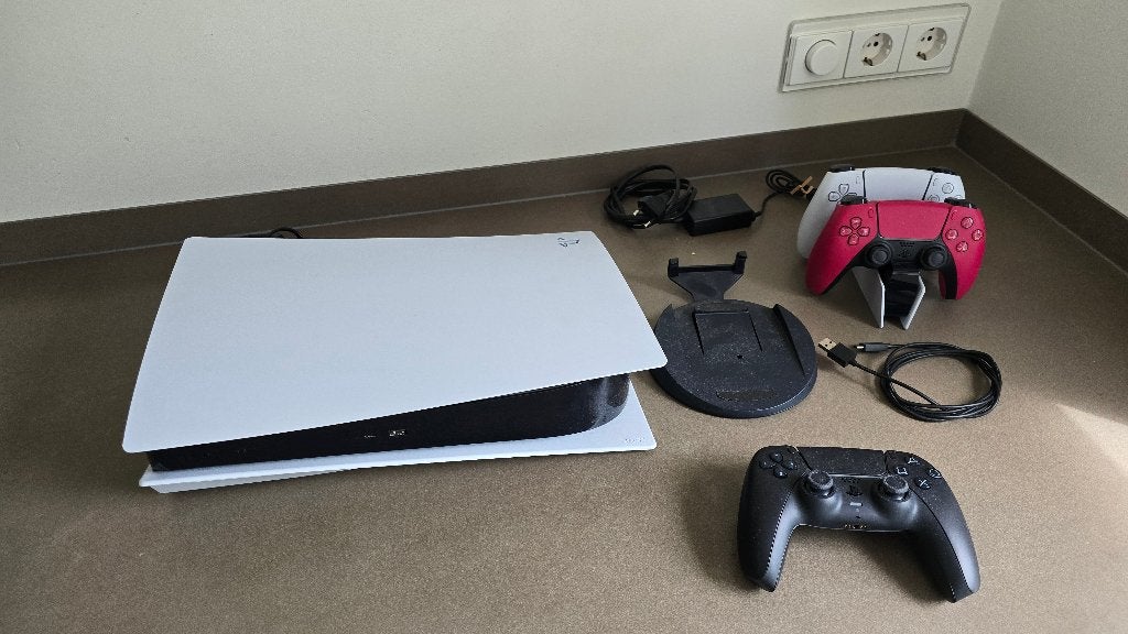 PS5 Disc Edition + 1TB + 3 Controlers, Spelcomputers en Games, Spelcomputers | Sony PlayStation 5, Ophalen of Verzenden, Zo goed als nieuw
