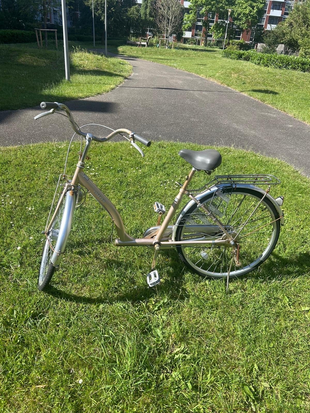 Leuke beige/roze fiets €20, Fietsen en Brommers, Fietsen | Dames | Damesfietsen, Overige merken, Terugtraprem, Ophalen of Verzenden