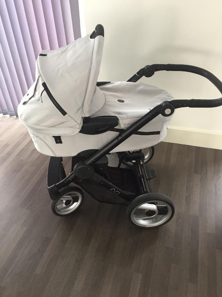Mutsy EVO reiswieg met onderstel, Ophalen, Gebruikt, Verstelbare duwstang, Combiwagen