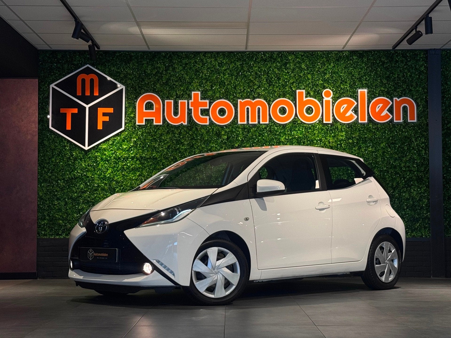 Toyota Aygo 1.0 VVT-i X-PLAY |NAVI|CAMERA|SUPERSTAAT, Voorwielaandrijving, Stof, Gebruikt, Met garantie (alle)