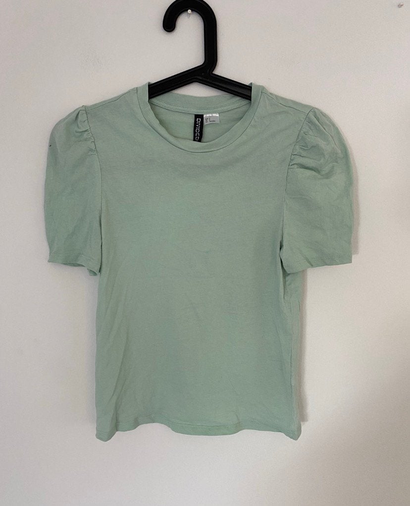 Shirt dames groen. Maat s, Kleding | Dames, T-shirts, Verzenden, Zo goed als nieuw, Korte mouw, Maat 36 (S)