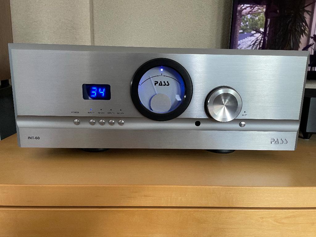 Pass Labs INT60, Zo goed als nieuw, 60 tot 120 watt, Stereo, Ophalen