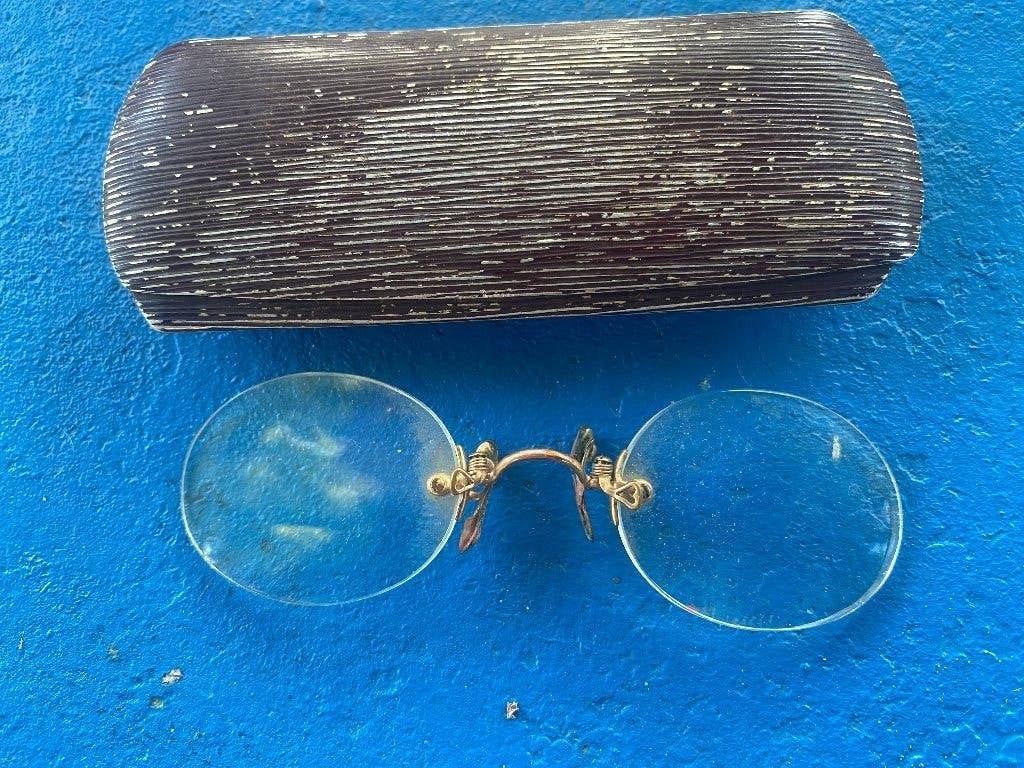 knijpbrilletje, neusbril, pince- nez in etui, Antiek en Kunst, Ophalen of Verzenden
