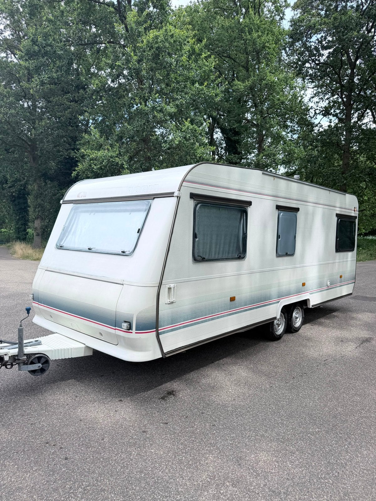 Degelijke Adria Caravan uit 1990!, Caravans en Kamperen, Kachel, Bedrijf, Treinzit, Dwarsbed