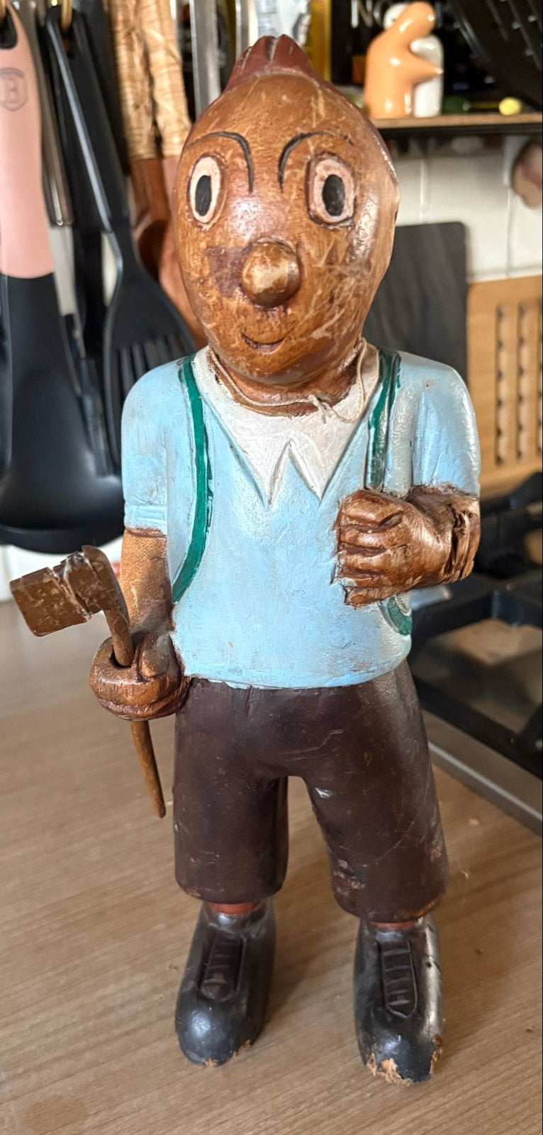 Vintage houten beeldje van Kuifje met rugzak en bijl, Ophalen, Gebruikt